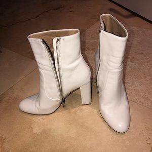 Steve Madden white leather boots size 6